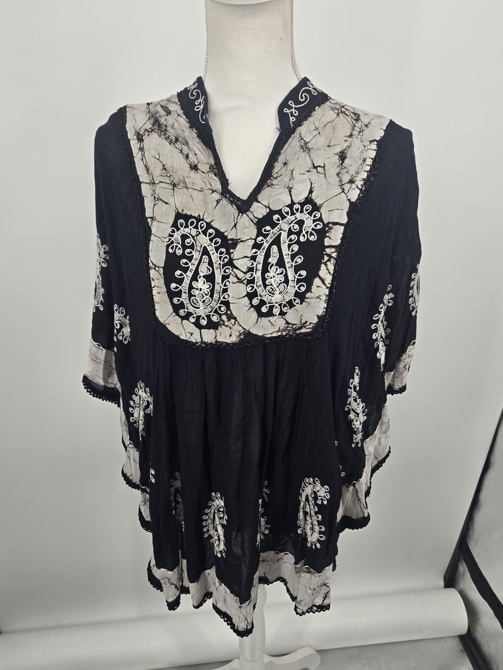 Sakkas Black and Cream Embroidered Paisley Tunic NWT (7853)
